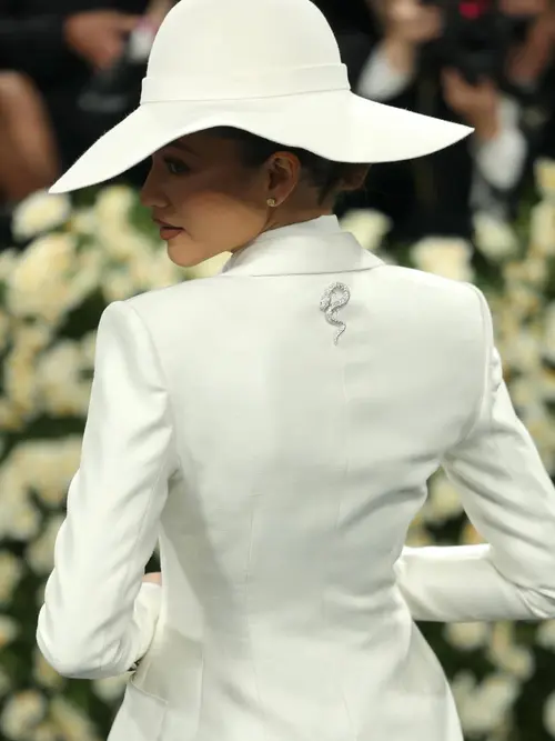 Mengenal Brand Baju BVLGARI: Elegan dan Berkualitas Tinggi